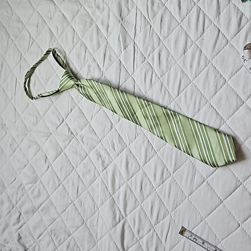Zip-up boys tie